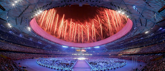 La Stade Olympique de Pékin bien illuminée, en préparation pour la cérémonie d'ouverture des Jeux Olympiques d'Hiver en 2022.