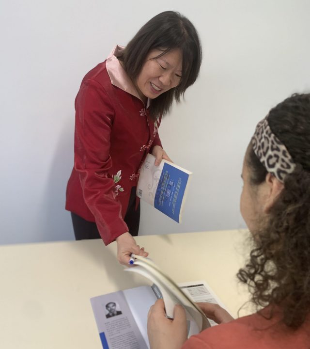 Nous proposons de cours de chinois facilement adaptés à vos horaires. En soirée, c'est aussi possible.