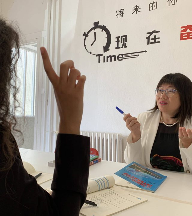 Nous proposons des cours de chinois intensif oral, et ce, pour tous les niveaux, y compris débutant.