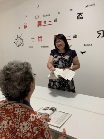 Chez nous, vous pouvez apprendre le chinois aux cours de soir et à distance.