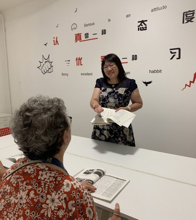 Chez nous, vous pouvez apprendre le chinois aux cours de soir et à distance.